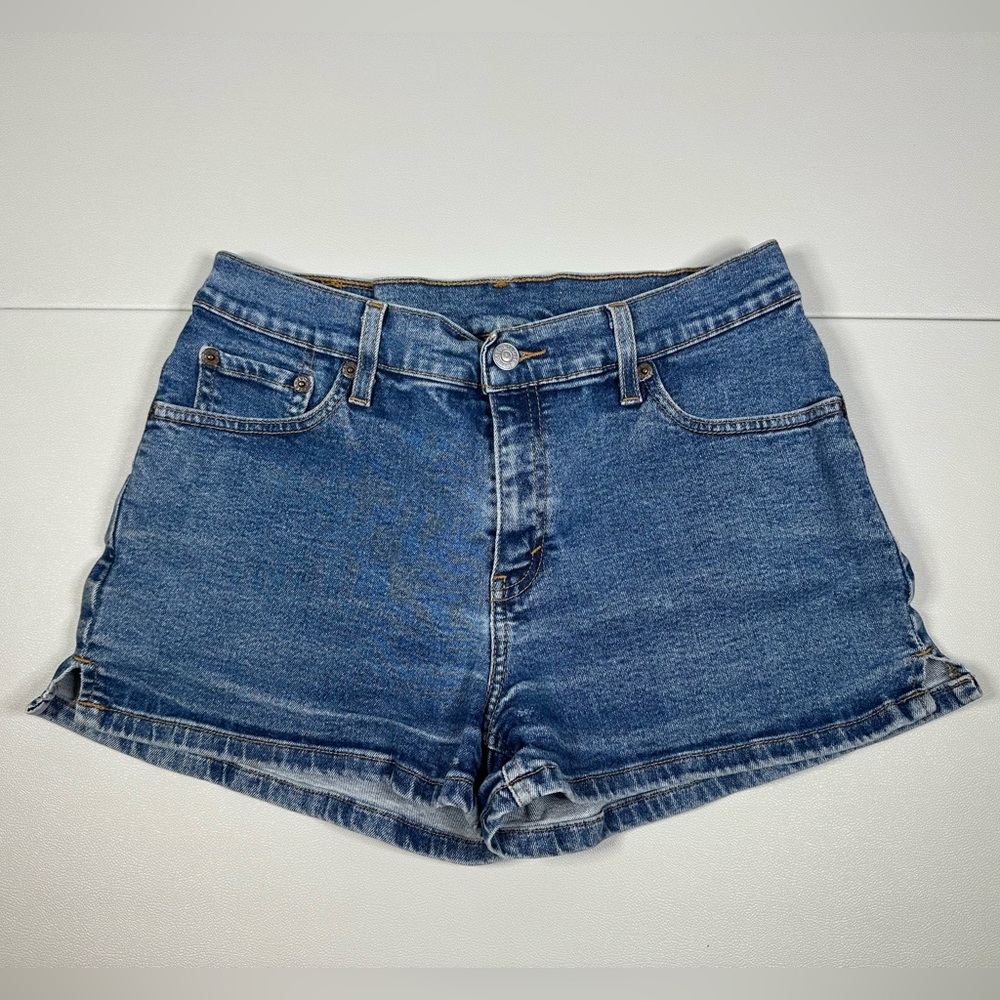 Vintage Levi’s Denim Shorts - Picture 3 of 5